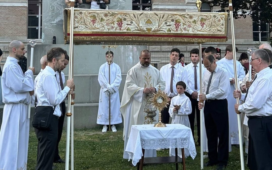 S Anamarijom do posvete Srcu Isusovu: Zaklada na Tijelovskoj procesiji u srcu grada